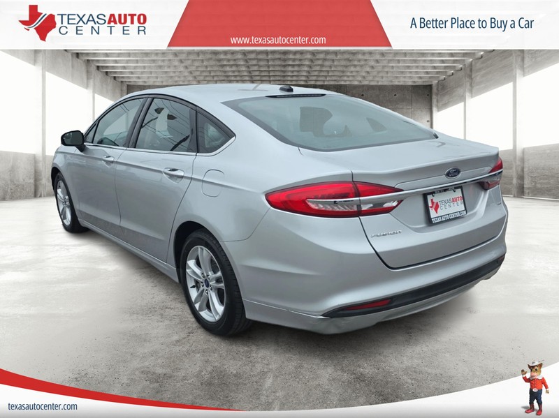 Ford Fusion Vehicle Full-screen Gallery Image 5