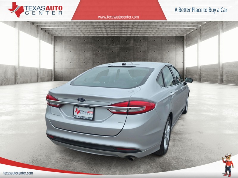 Ford Fusion Vehicle Full-screen Gallery Image 6