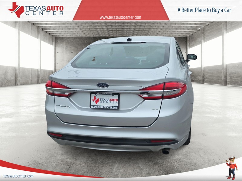 Ford Fusion Vehicle Full-screen Gallery Image 8
