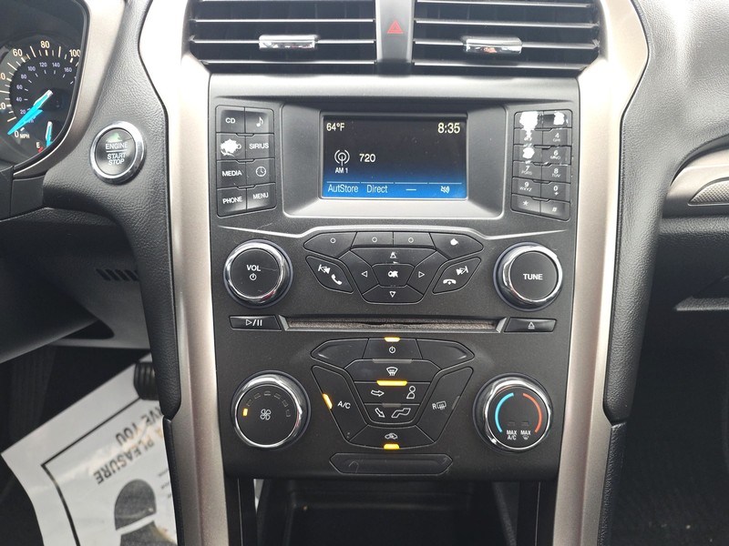 Ford Fusion Vehicle Full-screen Gallery Image 11