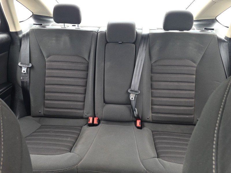 Ford Fusion Vehicle Full-screen Gallery Image 12
