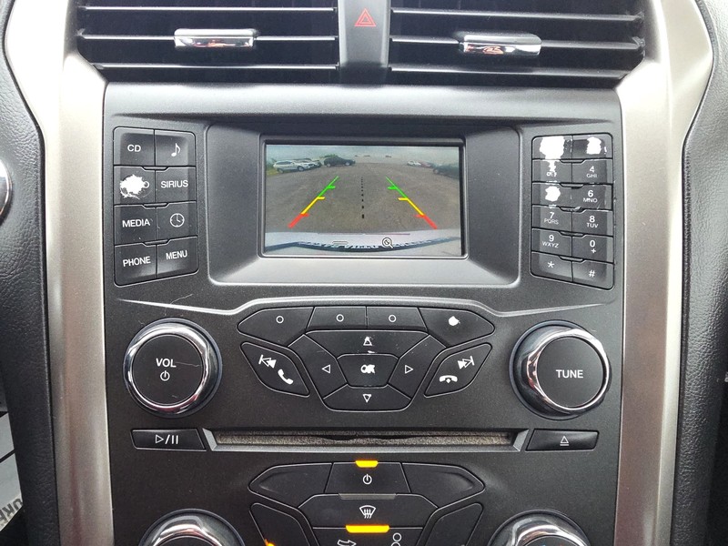 Ford Fusion Vehicle Full-screen Gallery Image 16