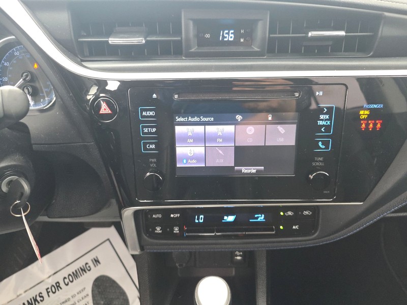Toyota Corolla Vehicle Full-screen Gallery Image 11
