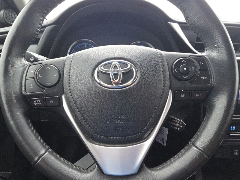 Toyota Corolla Vehicle Full-screen Gallery Image 13