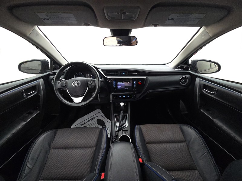 Toyota Corolla Vehicle Full-screen Gallery Image 14