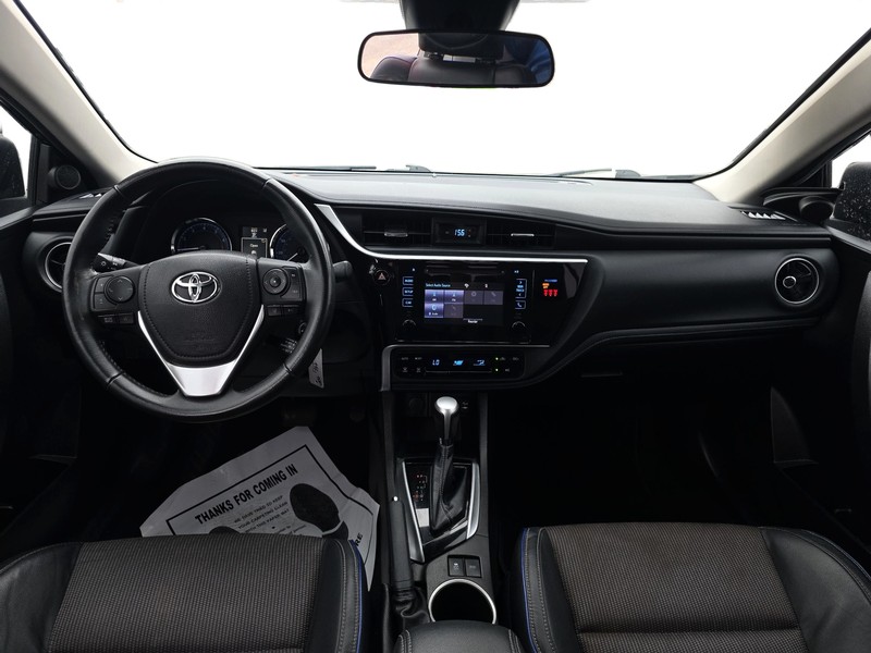 Toyota Corolla Vehicle Full-screen Gallery Image 15