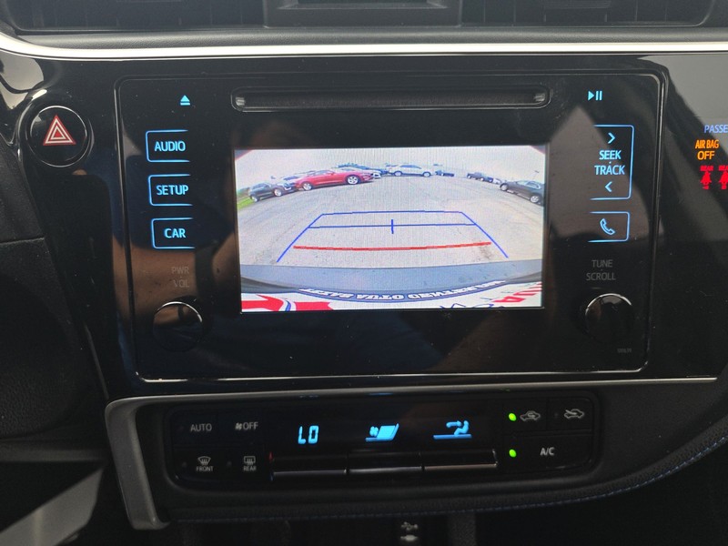 Toyota Corolla Vehicle Full-screen Gallery Image 16