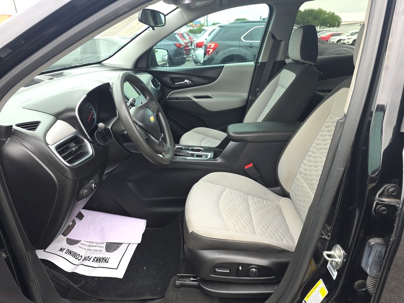 Chevrolet Equinox Vehicle Full-screen Gallery Image 9