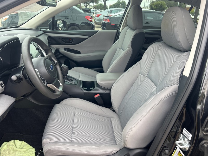 Subaru Legacy Vehicle Full-screen Gallery Image 08