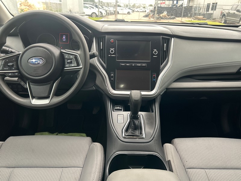 Subaru Legacy Vehicle Full-screen Gallery Image 11