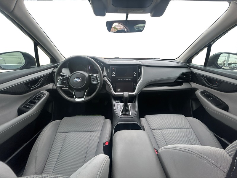 Subaru Legacy Vehicle Full-screen Gallery Image 15