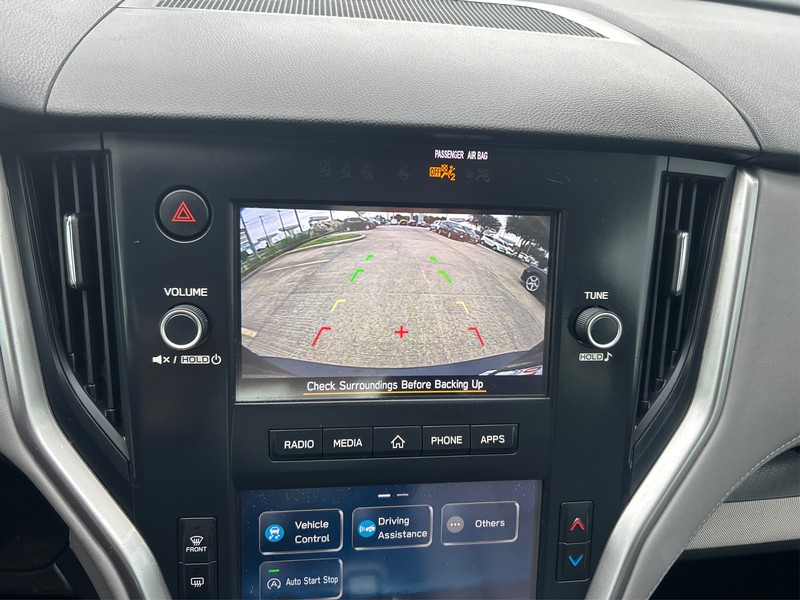 Subaru Legacy Vehicle Full-screen Gallery Image 16
