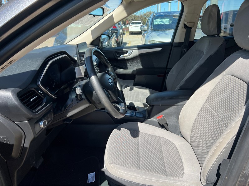 Ford Escape Vehicle Full-screen Gallery Image 3