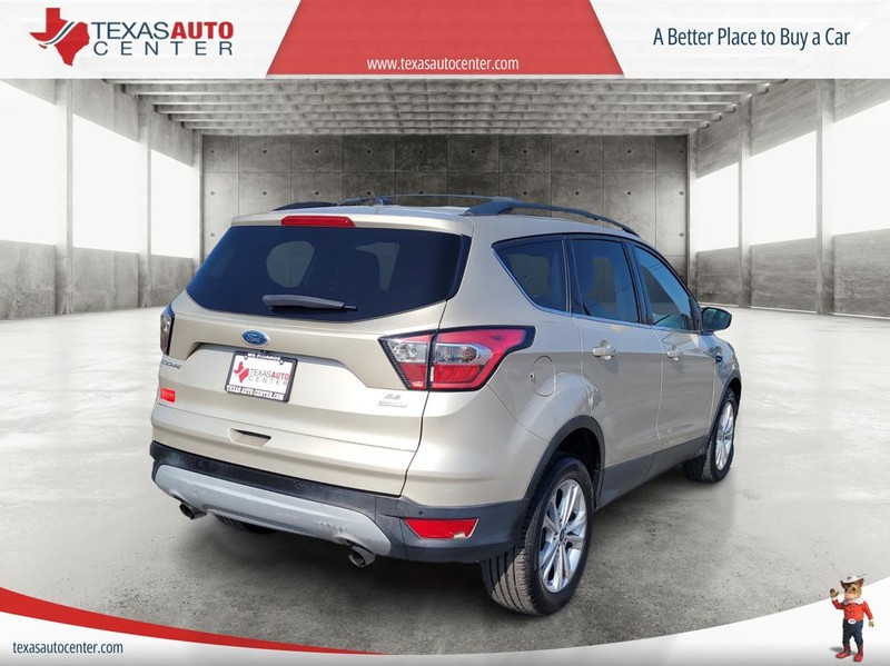 Ford Escape Vehicle Full-screen Gallery Image 7