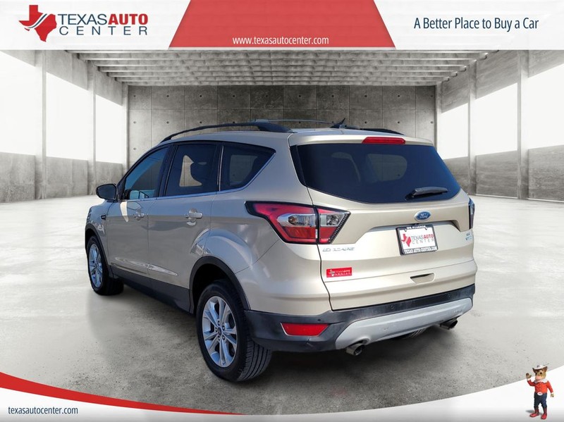 Ford Escape Vehicle Full-screen Gallery Image 8