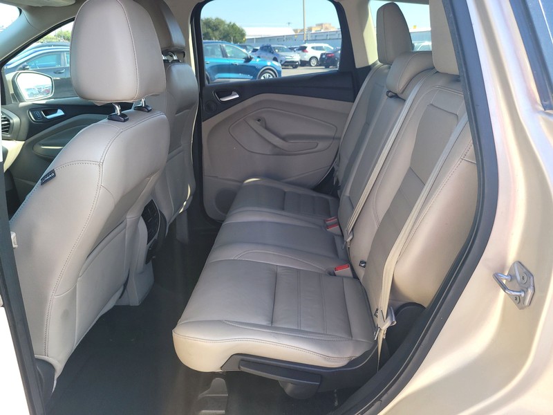 Ford Escape Vehicle Full-screen Gallery Image 10