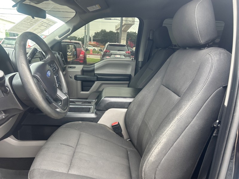 Ford F-150 Vehicle Full-screen Gallery Image 8