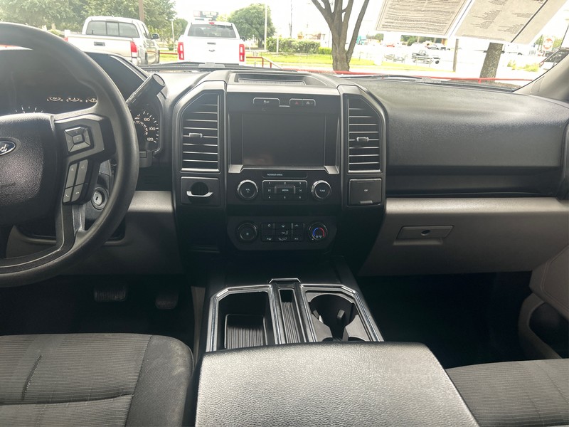Ford F-150 Vehicle Full-screen Gallery Image 11
