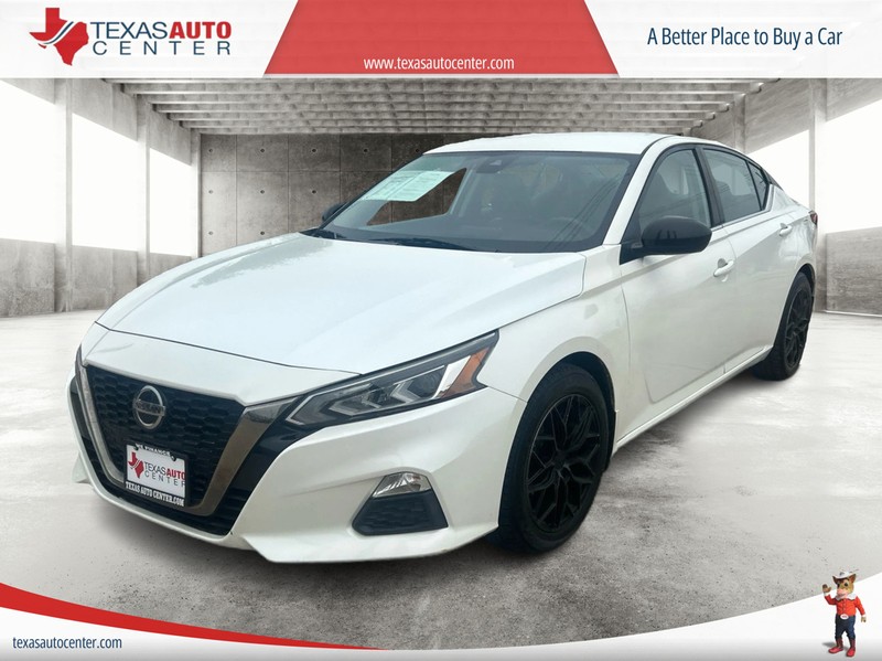 Nissan Altima Vehicle Full-screen Gallery Image 2