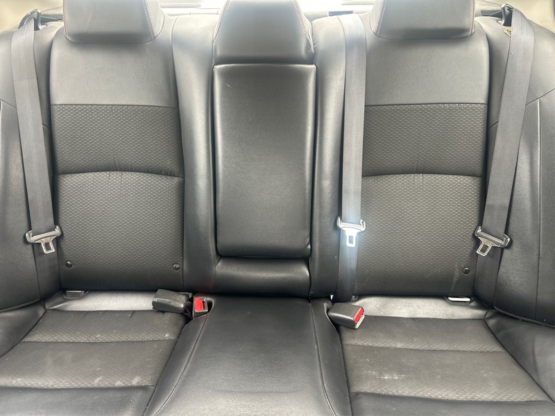 Nissan Altima Vehicle Full-screen Gallery Image 13