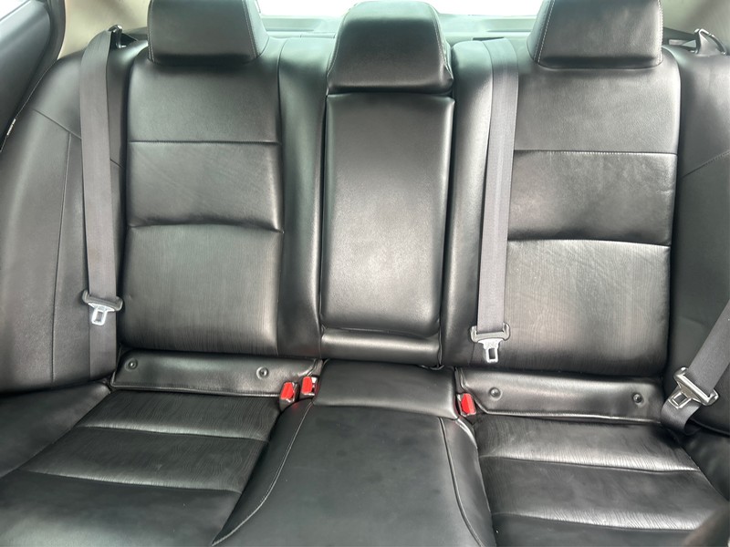 Nissan Altima Vehicle Full-screen Gallery Image 11