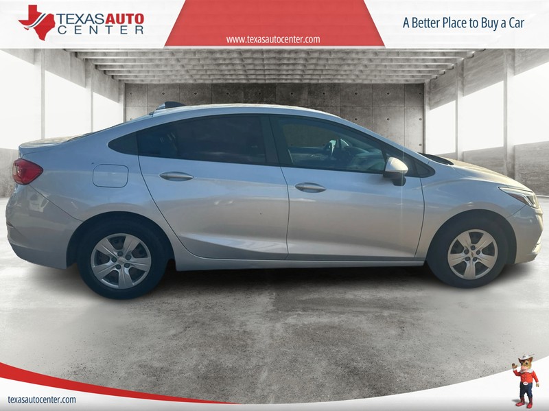 Chevrolet Cruze Vehicle Full-screen Gallery Image 4