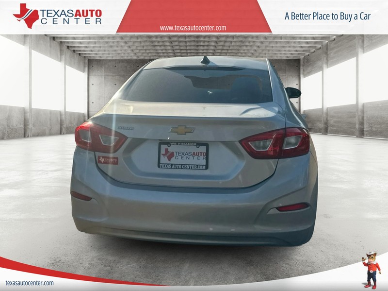 Chevrolet Cruze Vehicle Full-screen Gallery Image 5