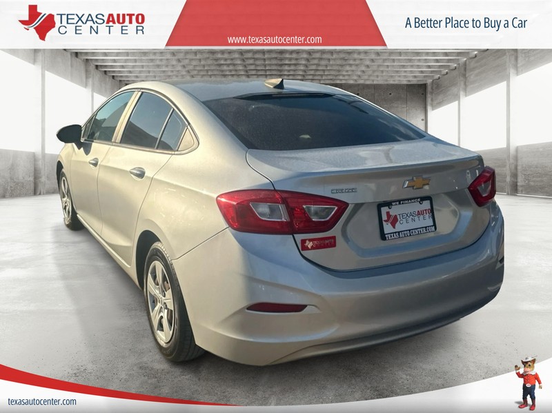 Chevrolet Cruze Vehicle Full-screen Gallery Image 7