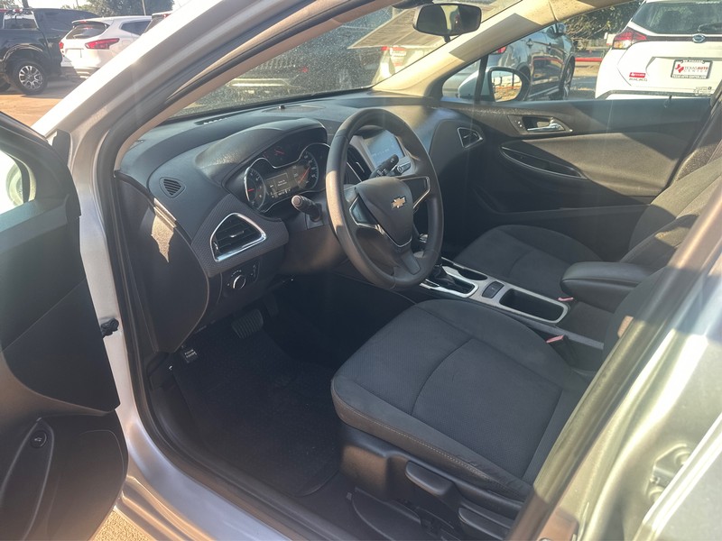 Chevrolet Cruze Vehicle Full-screen Gallery Image 8