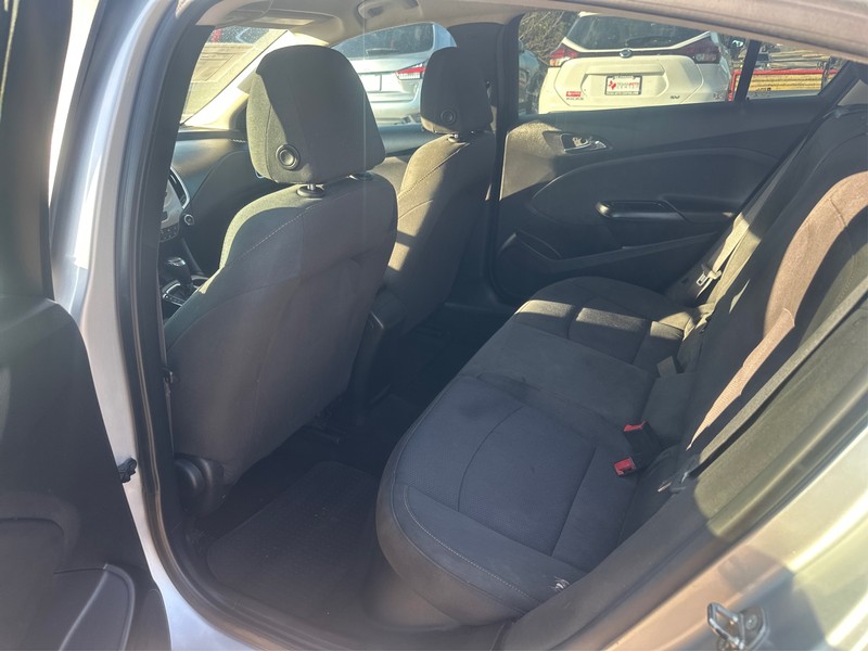 Chevrolet Cruze Vehicle Full-screen Gallery Image 9