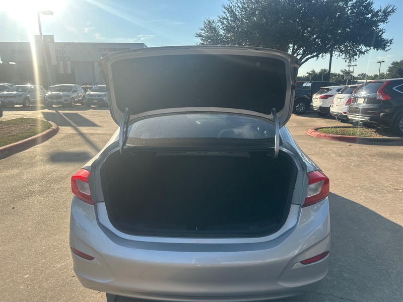 Chevrolet Cruze Vehicle Full-screen Gallery Image 10