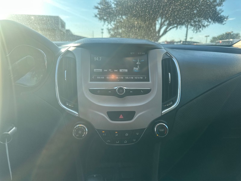 Chevrolet Cruze Vehicle Full-screen Gallery Image 11