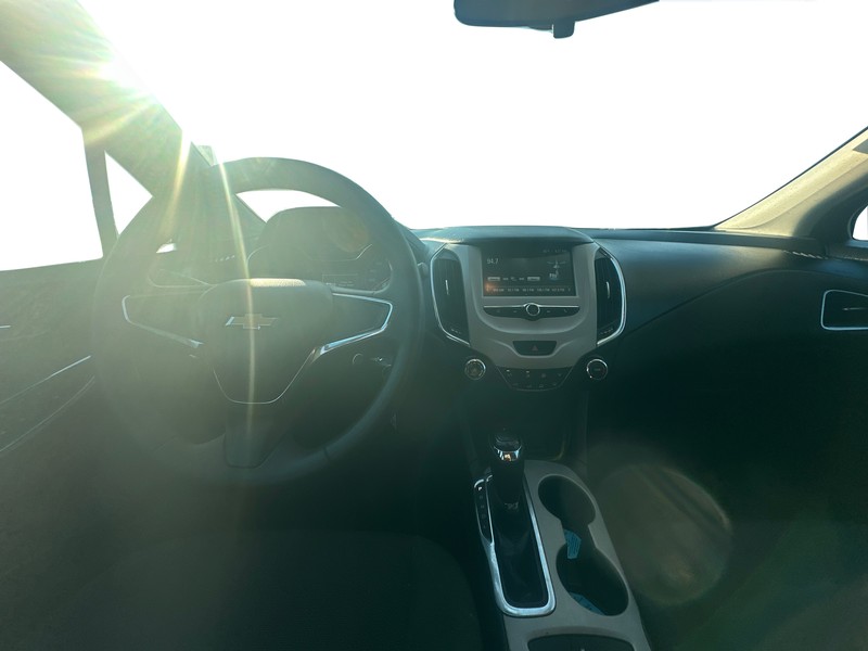 Chevrolet Cruze Vehicle Full-screen Gallery Image 14
