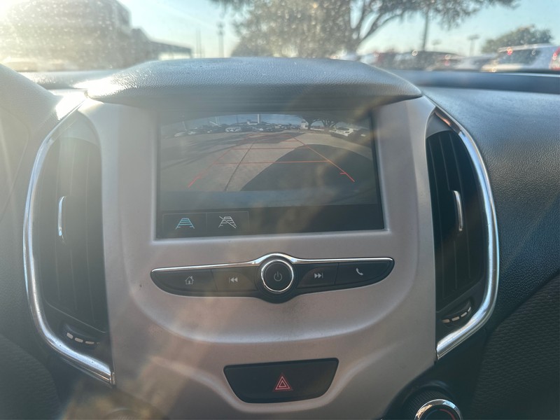 Chevrolet Cruze Vehicle Full-screen Gallery Image 16