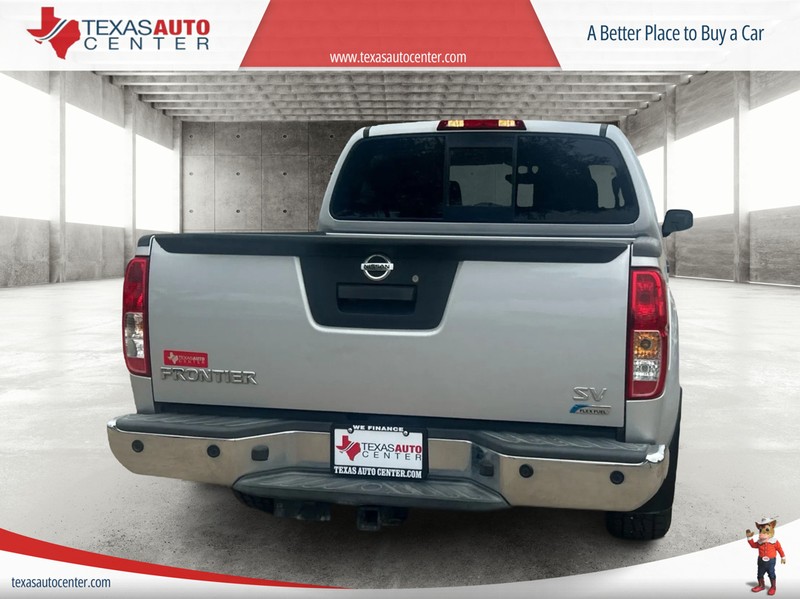 Nissan Frontier Vehicle Full-screen Gallery Image 6