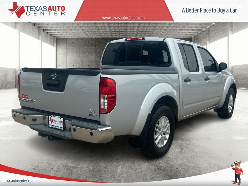 Nissan Frontier Vehicle Full-screen Gallery Image 7