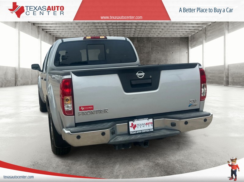 Nissan Frontier Vehicle Full-screen Gallery Image 8