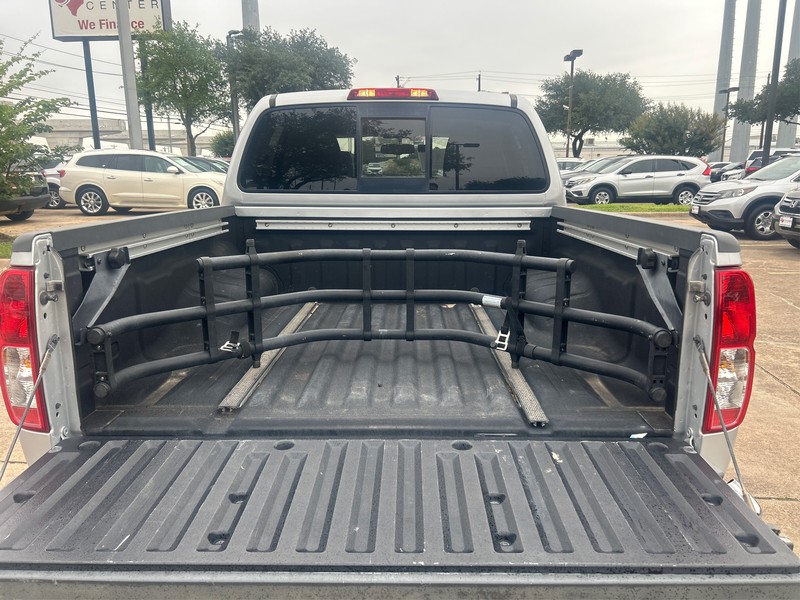 Nissan Frontier Vehicle Full-screen Gallery Image 11