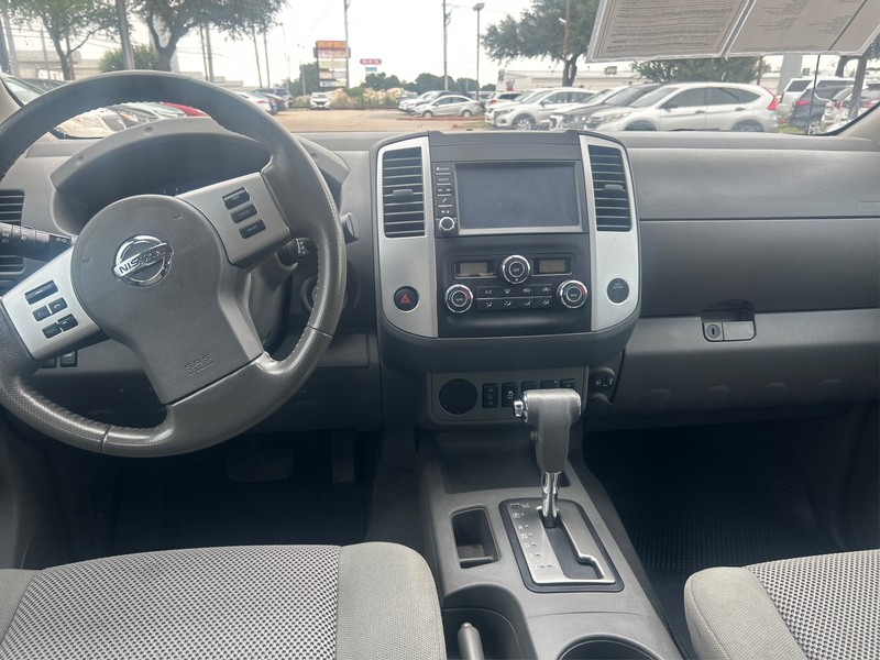 Nissan Frontier Vehicle Full-screen Gallery Image 12