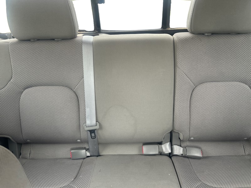 Nissan Frontier Vehicle Full-screen Gallery Image 13