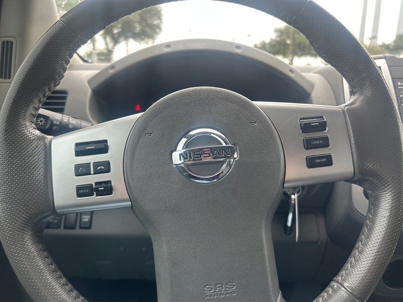 Nissan Frontier Vehicle Full-screen Gallery Image 14