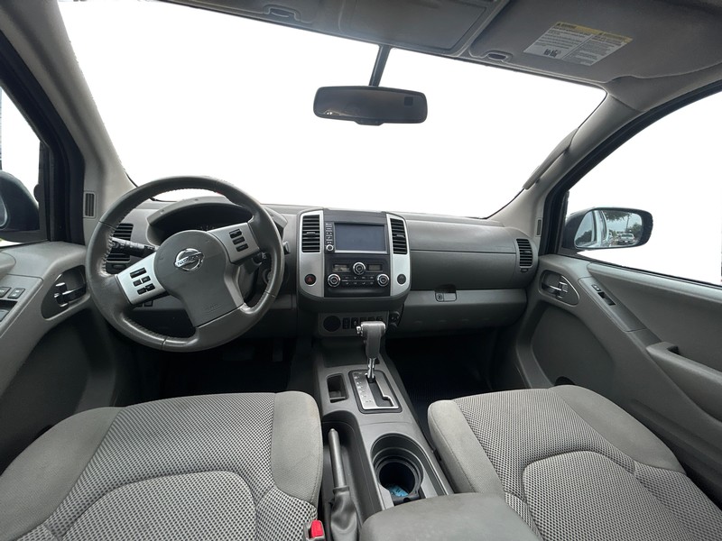 Nissan Frontier Vehicle Full-screen Gallery Image 15
