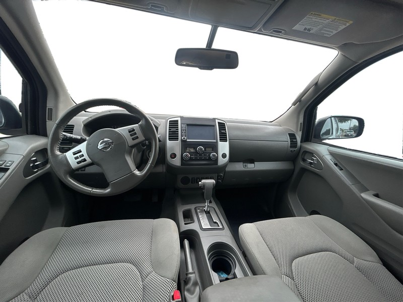 Nissan Frontier Vehicle Full-screen Gallery Image 16