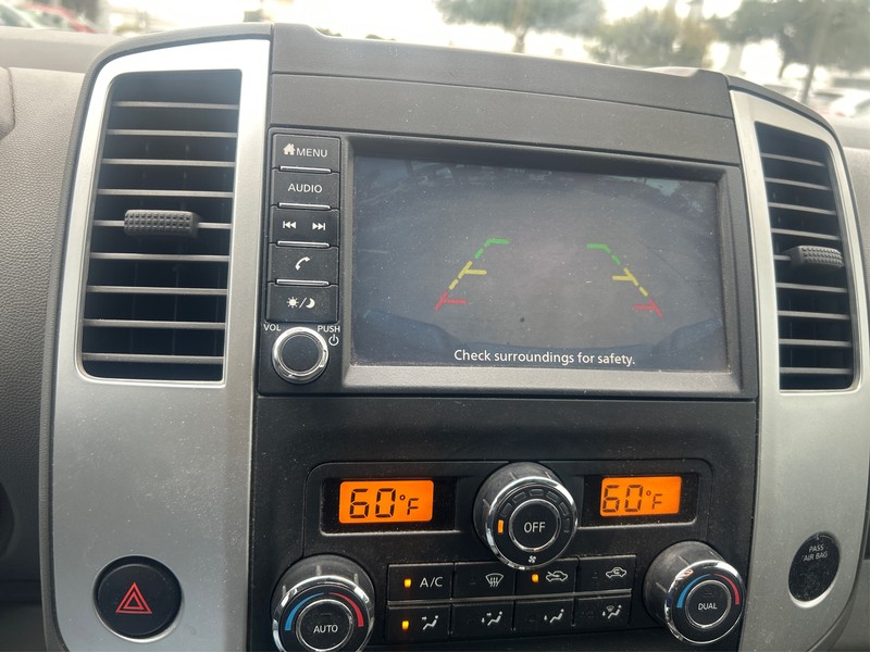 Nissan Frontier Vehicle Full-screen Gallery Image 17