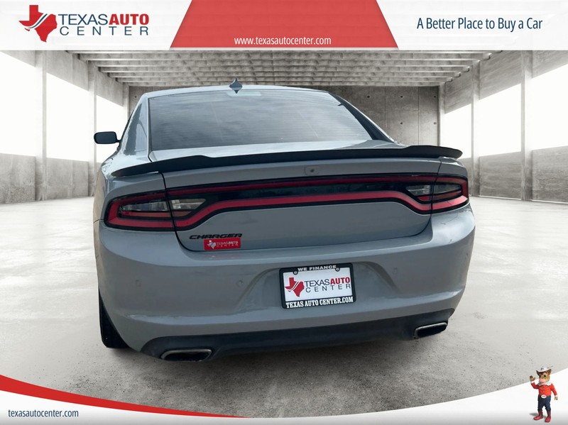 Dodge Charger Vehicle Full-screen Gallery Image 8