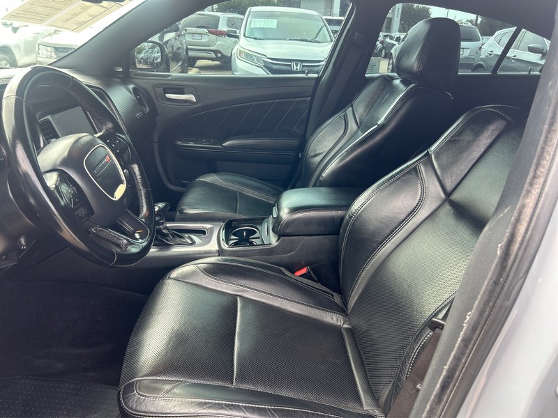Dodge Charger Vehicle Full-screen Gallery Image 9