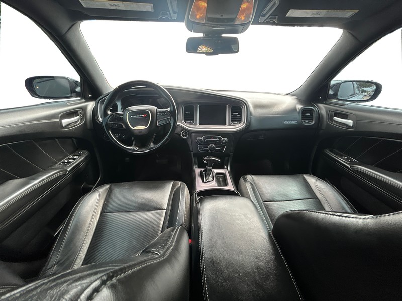 Dodge Charger Vehicle Full-screen Gallery Image 15