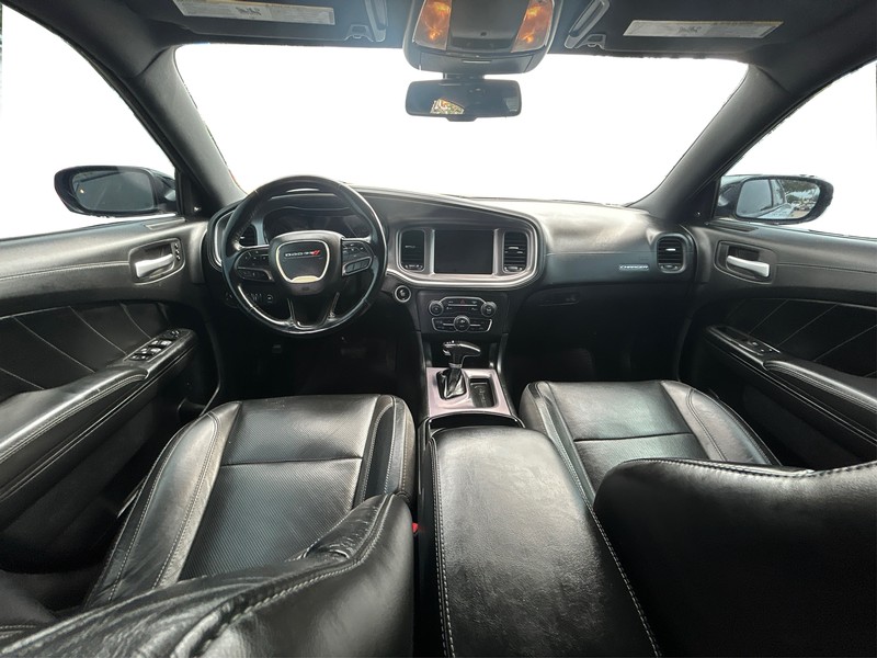 Dodge Charger Vehicle Full-screen Gallery Image 16