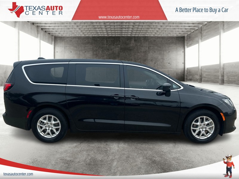 Chrysler Voyager Vehicle Full-screen Gallery Image 4