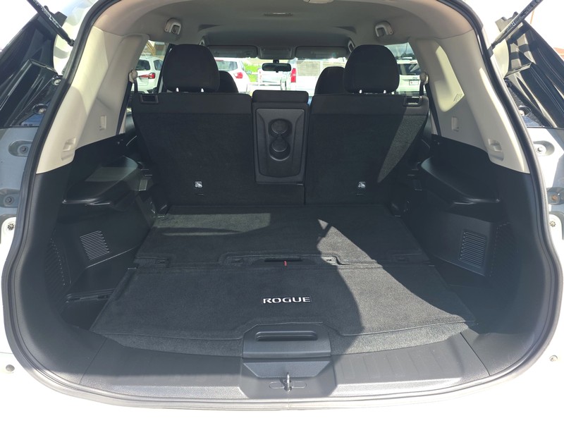 Nissan Rogue Vehicle Full-screen Gallery Image 11